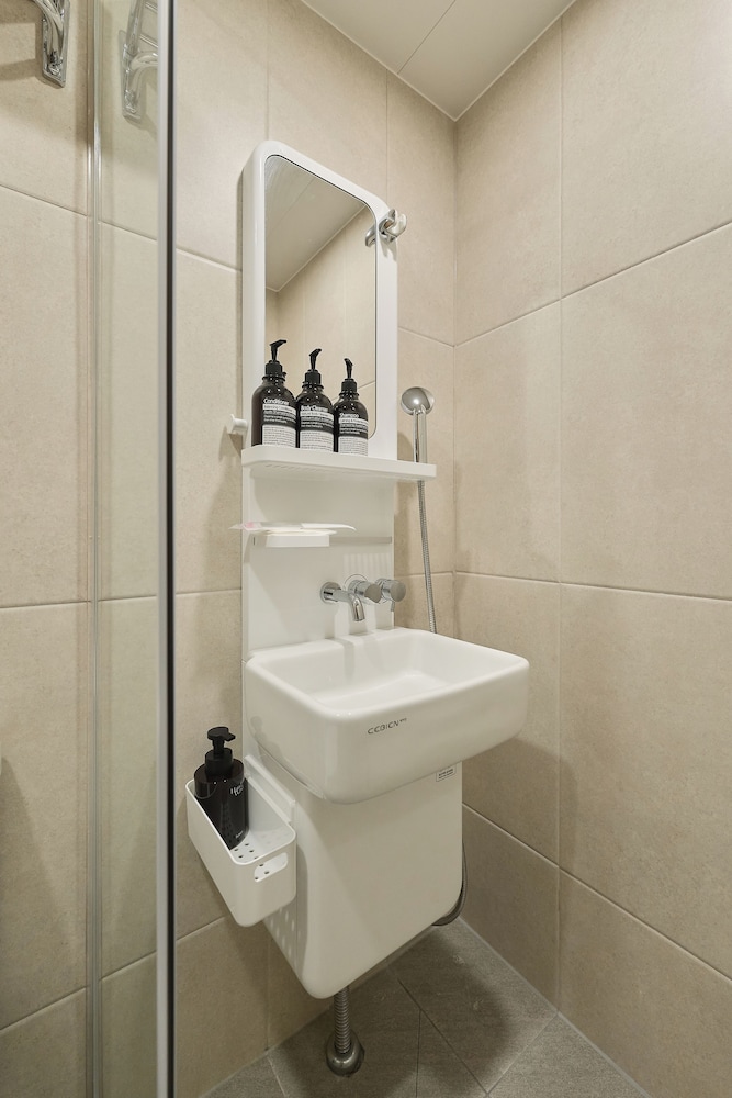 Bathroom shower