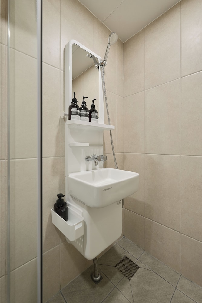 Bathroom shower