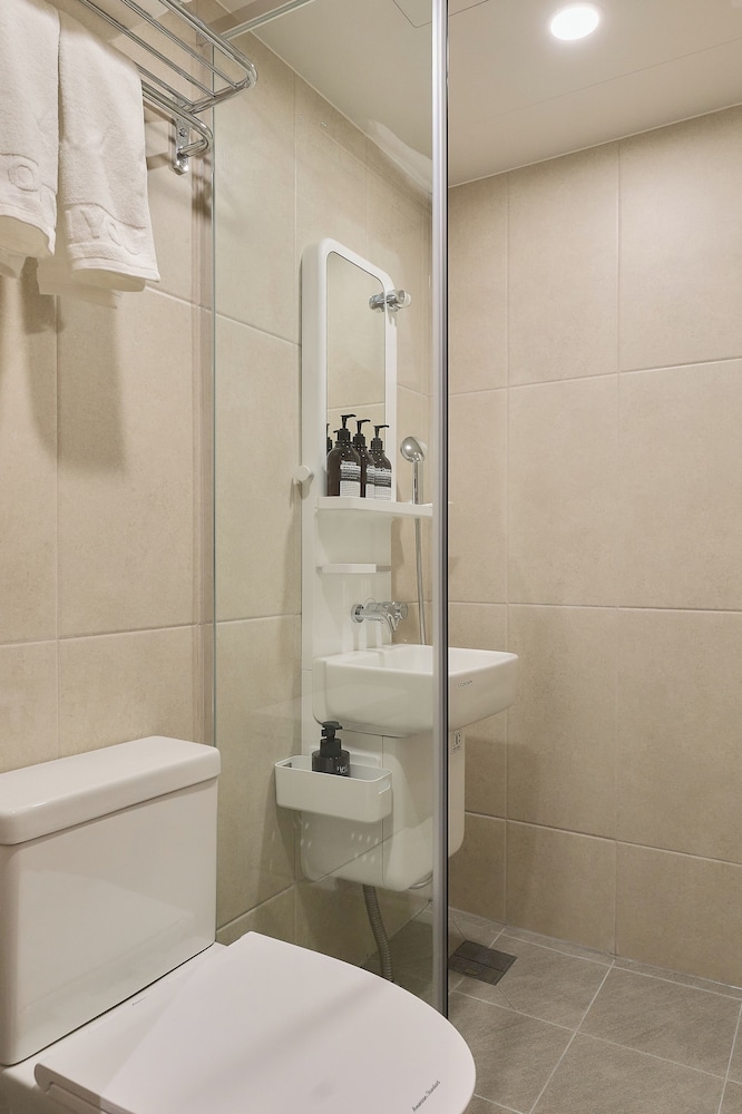 Bathroom shower