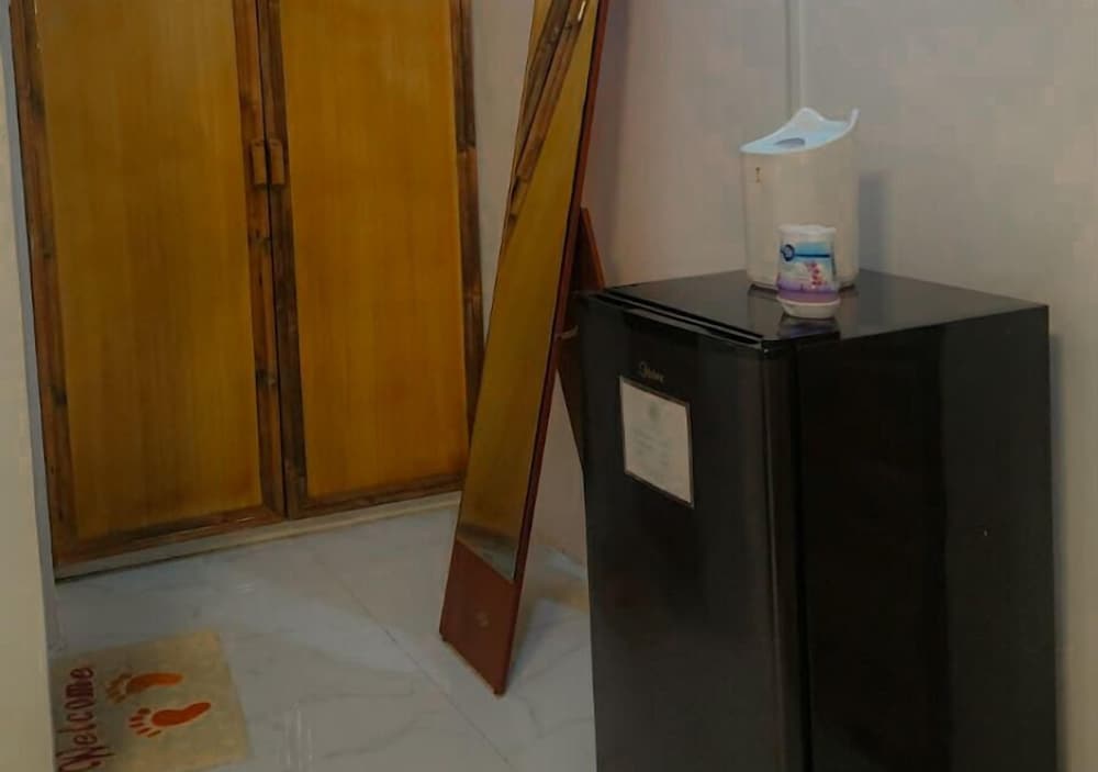 Mini-refrigerator