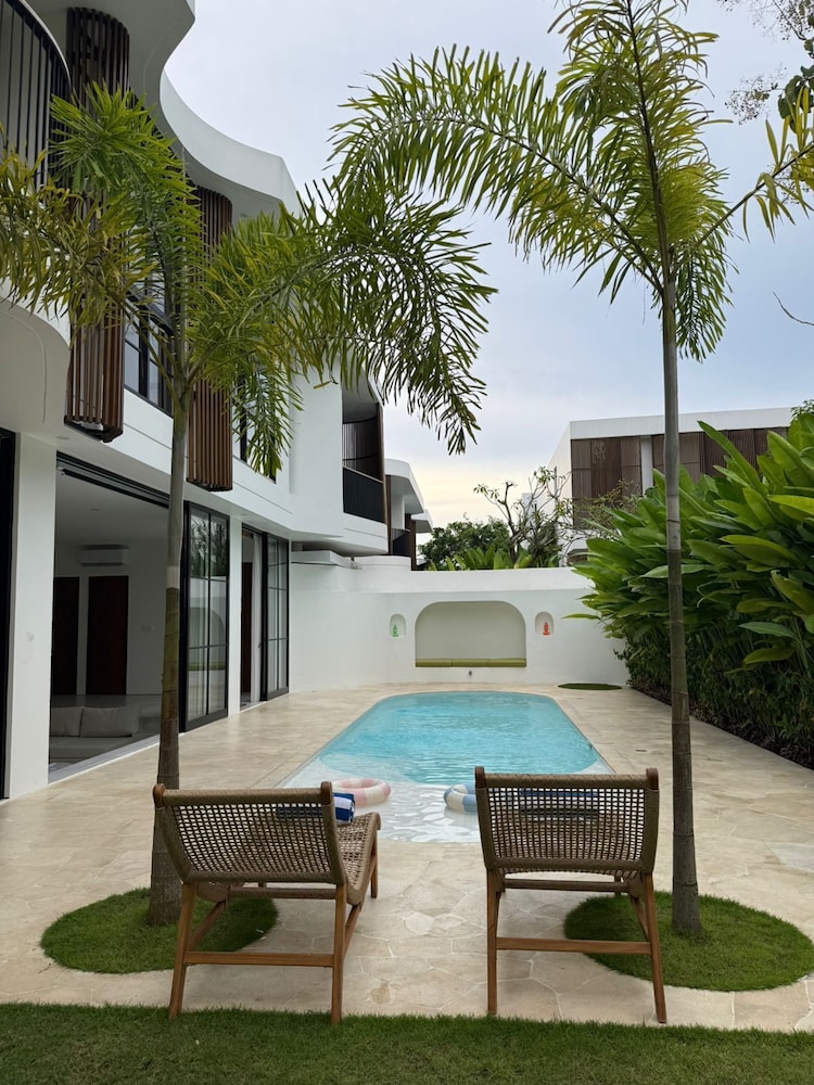Private pool