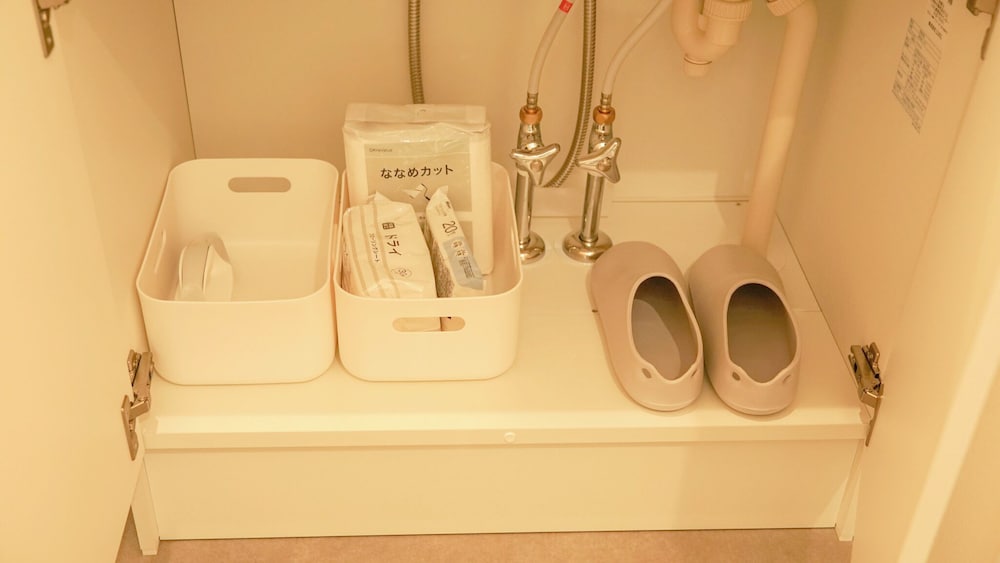 Bathroom amenities