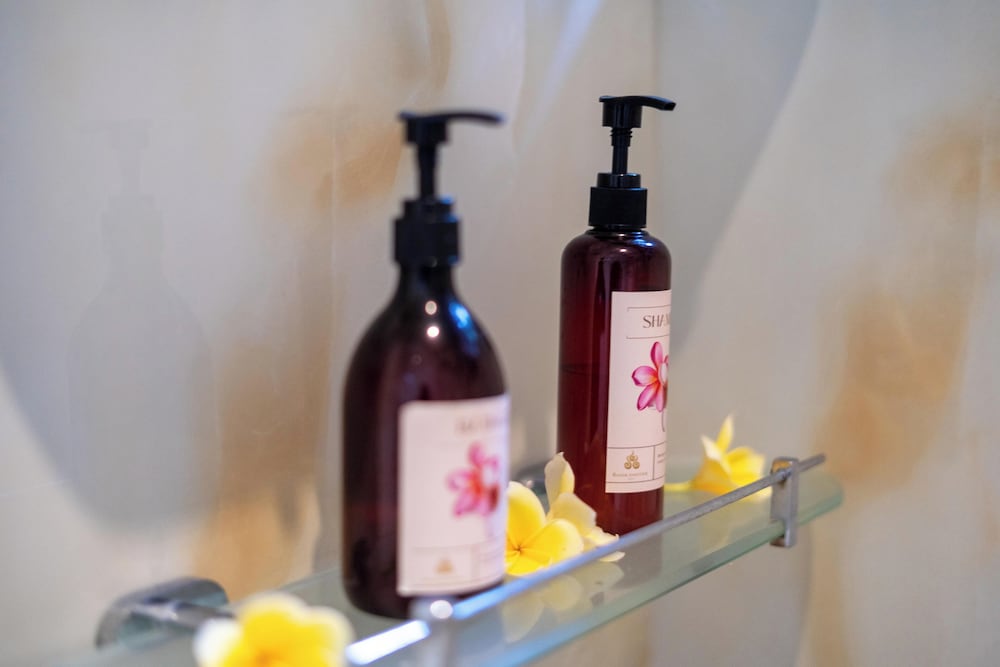 Bathroom amenities