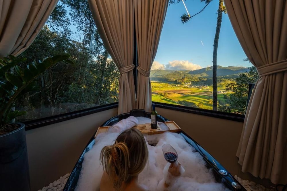 Jetted tub