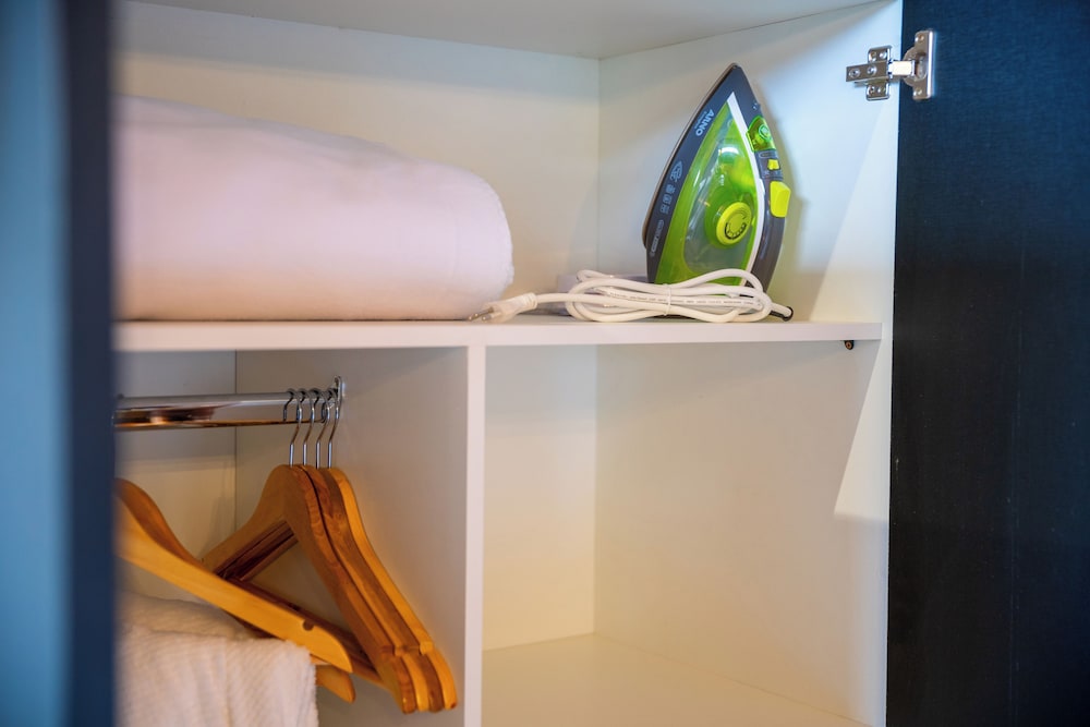 Iron/ironing board