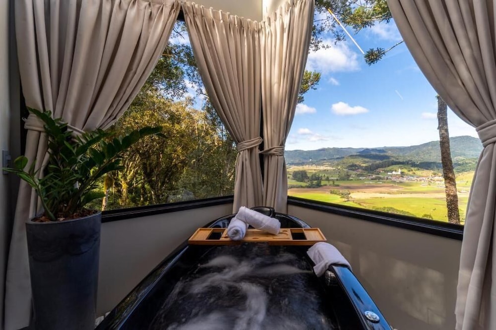 Jetted tub