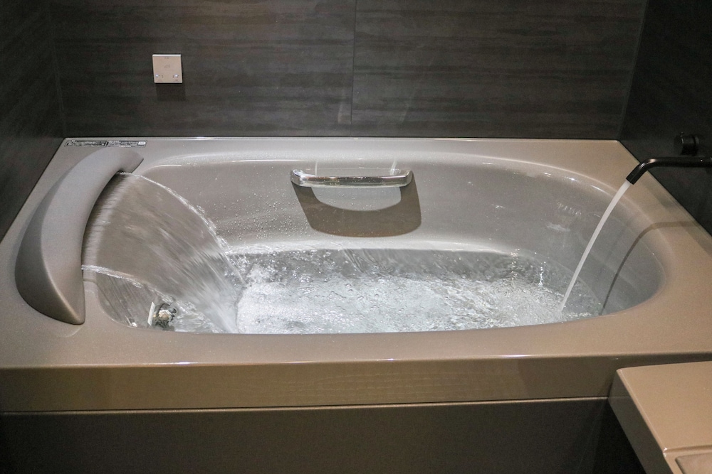 Jetted tub