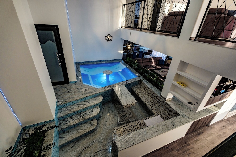 Private pool