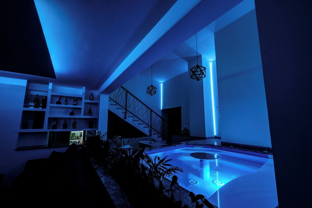 Private pool