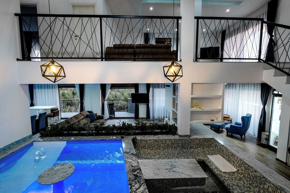 Private pool