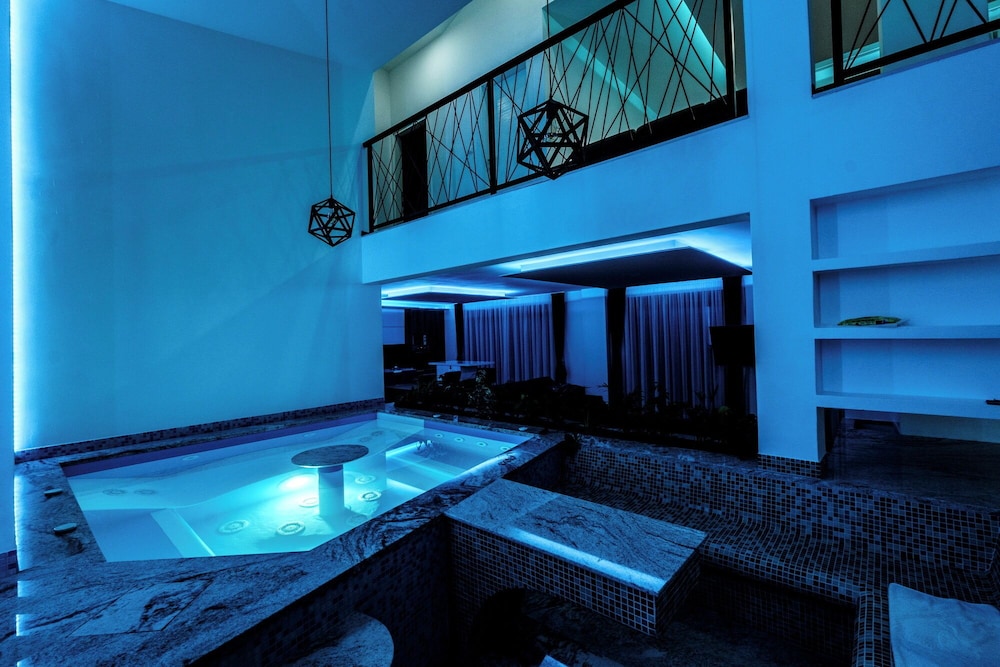 Private pool