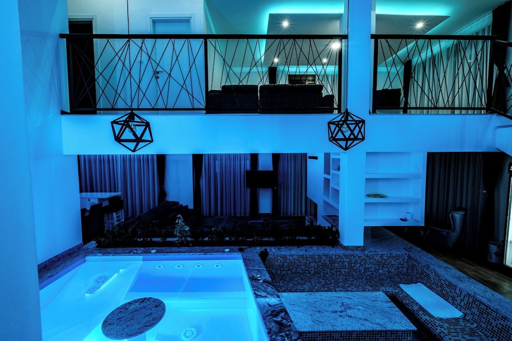Private pool