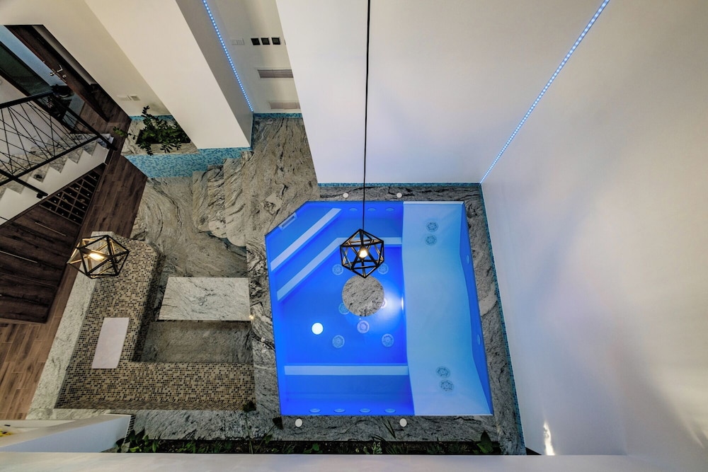 Private pool