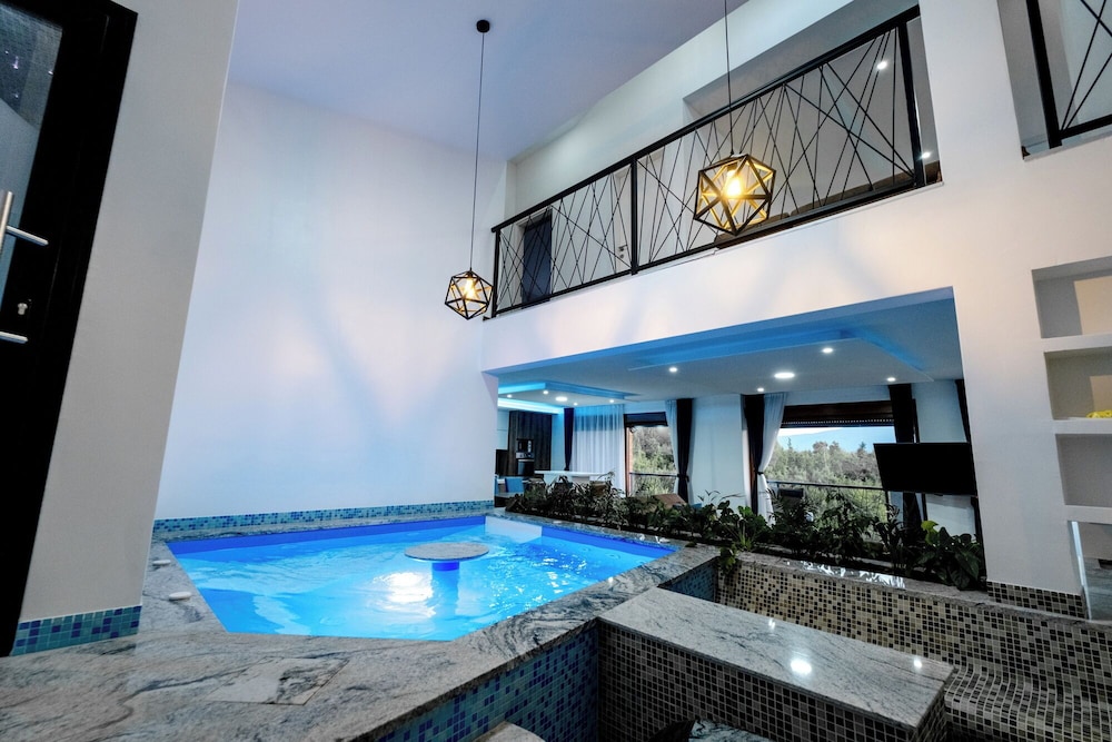 Private pool