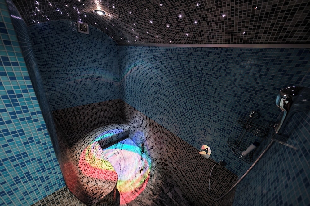 Private spa tub