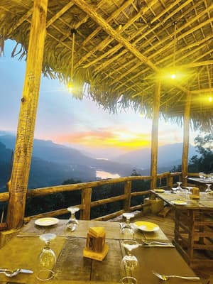thumbnail: Outdoor dining