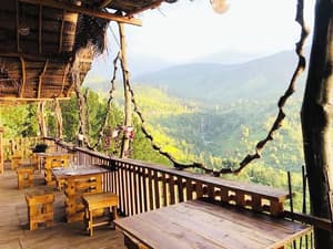 thumbnail: Outdoor dining