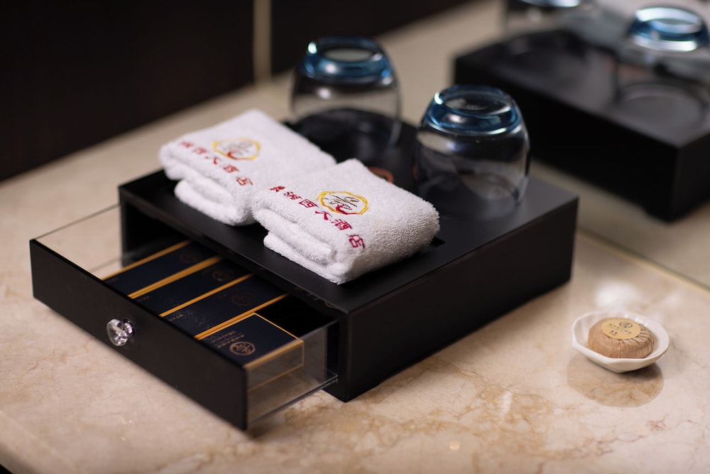Bathroom amenities