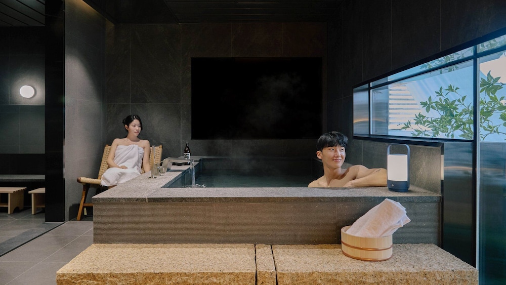 Private spa tub