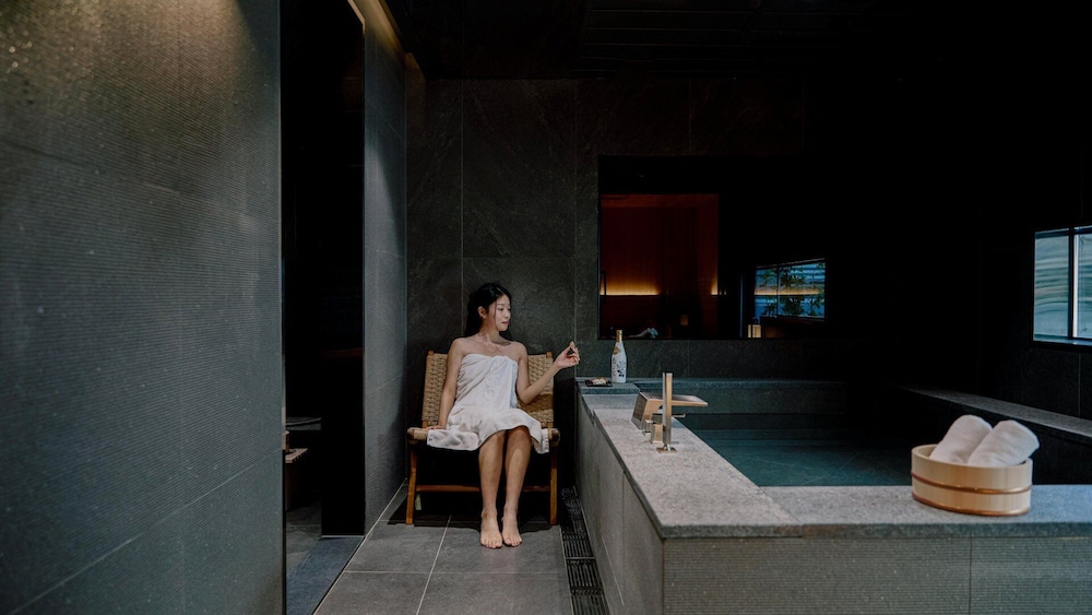 Private spa tub