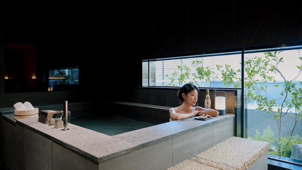 Private spa tub