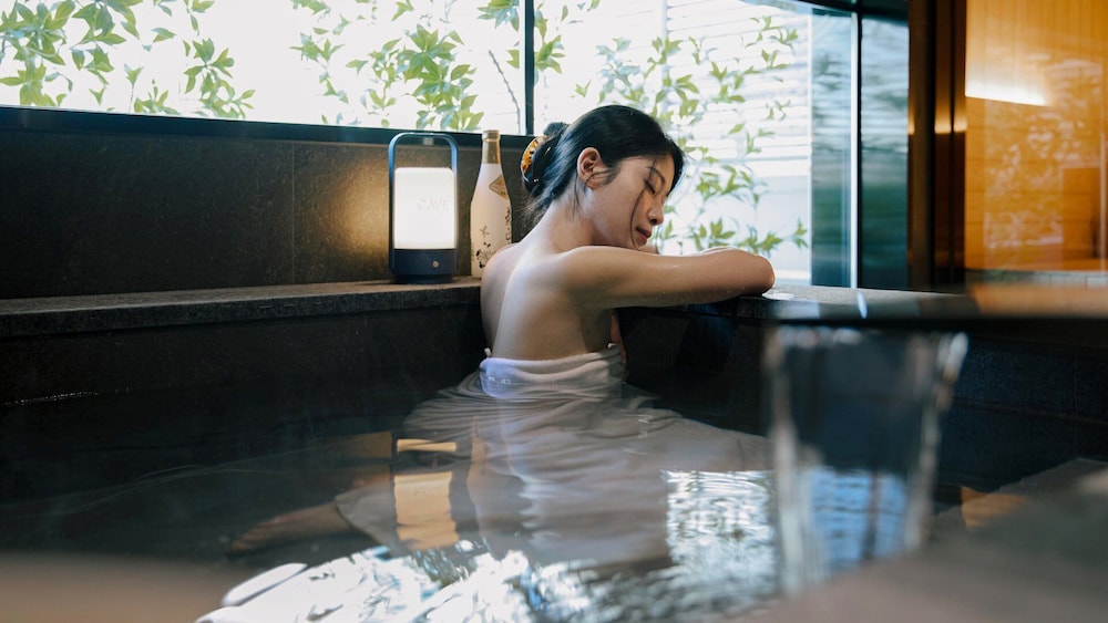 Private spa tub
