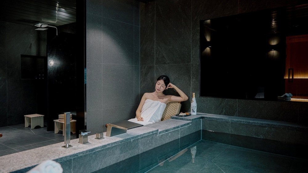 Private spa tub