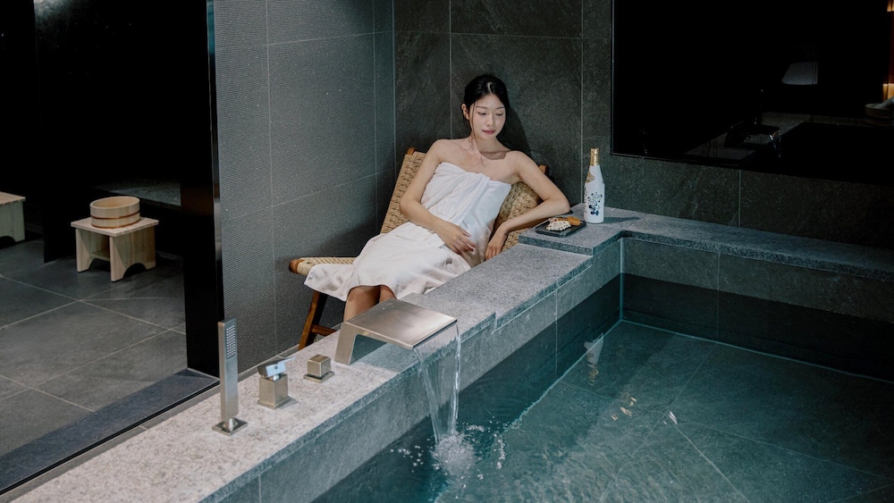 Private spa tub