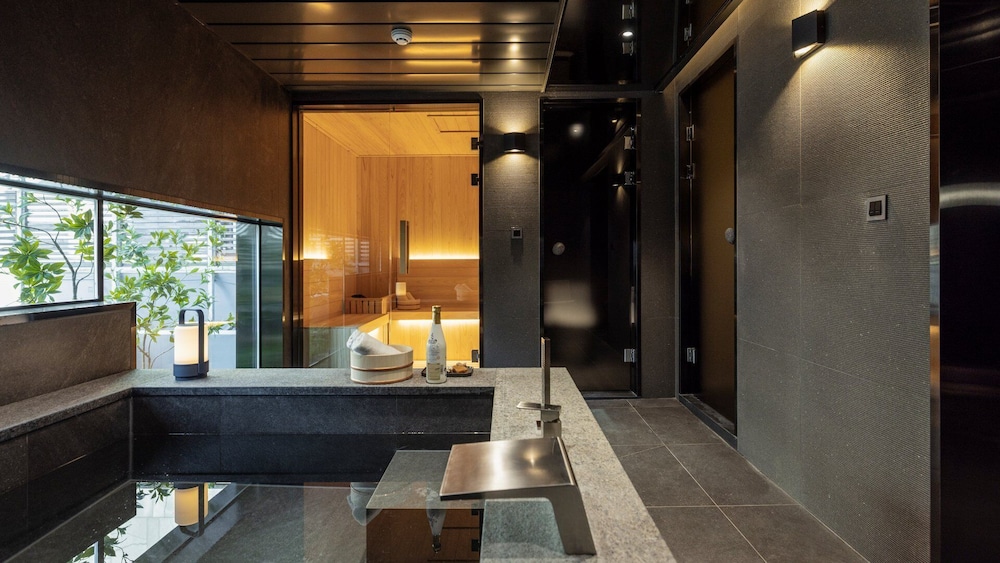 Private spa tub