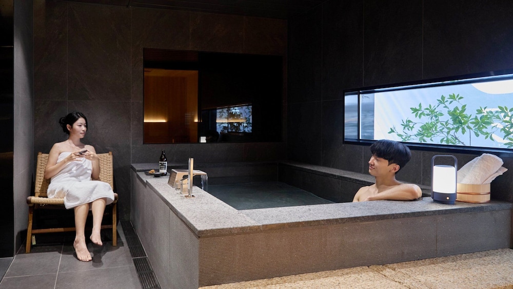 Private spa tub