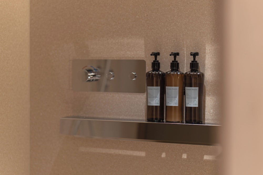Bathroom amenities