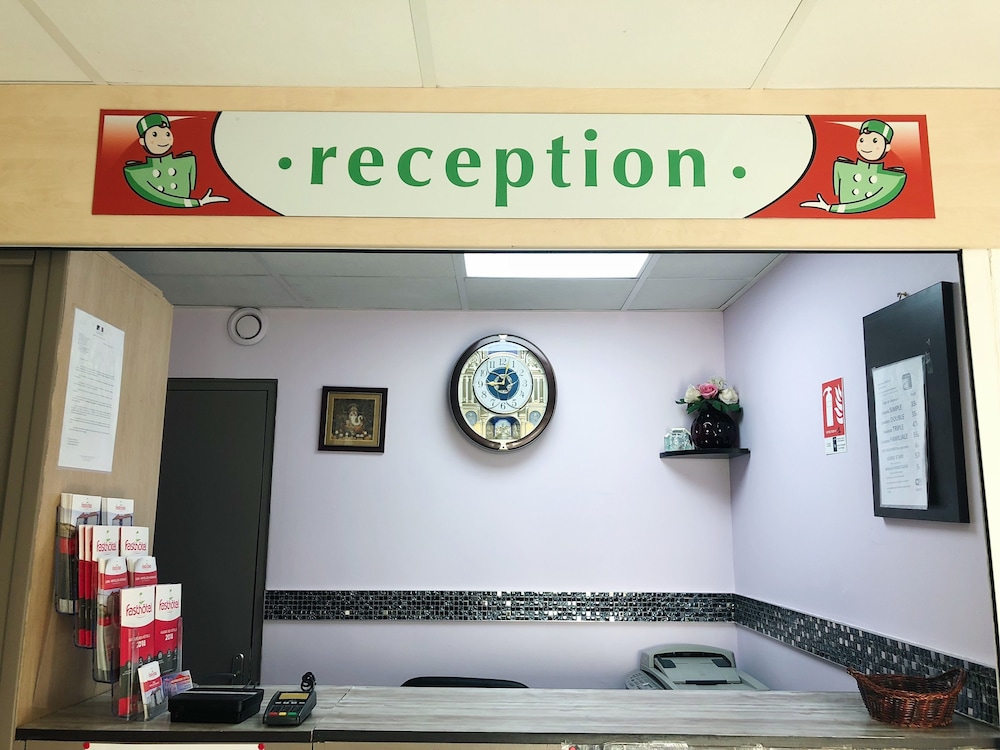 Check-in/check-out kiosk