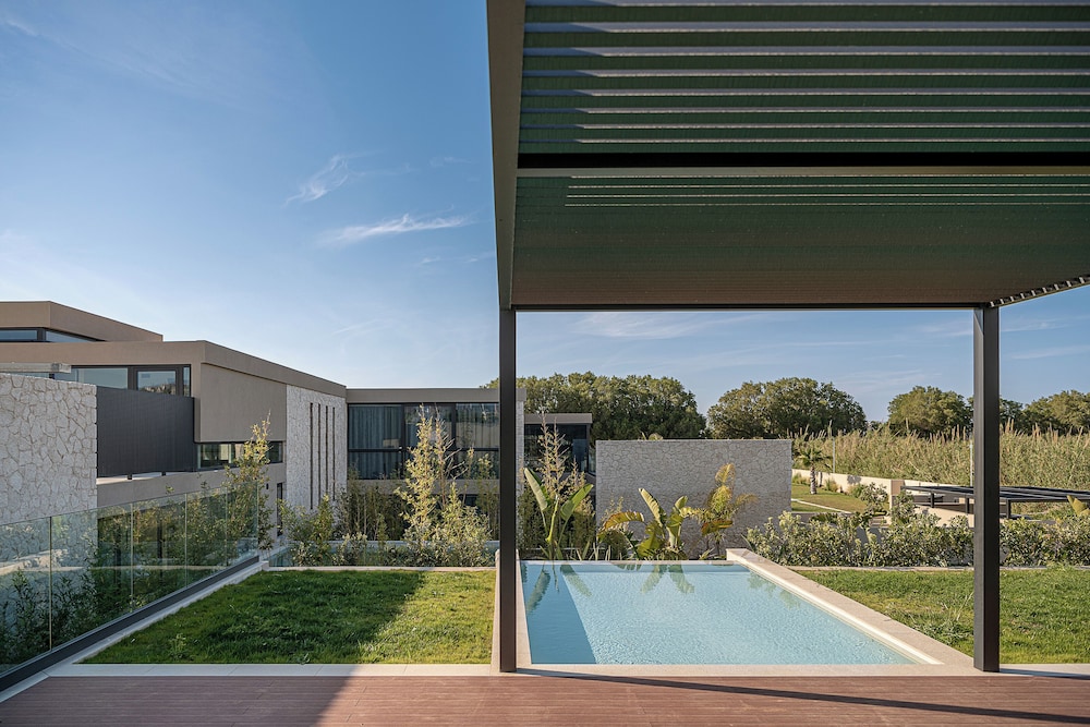Private pool