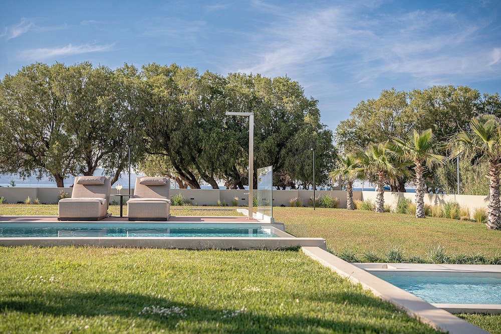 Private pool