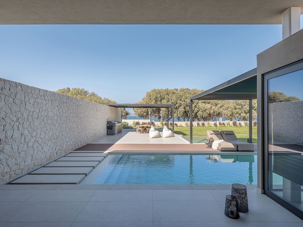 Private pool