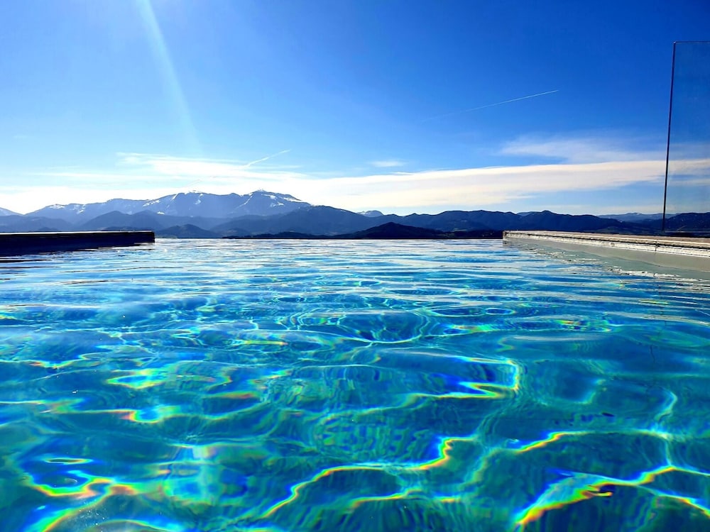 Infinity pool
