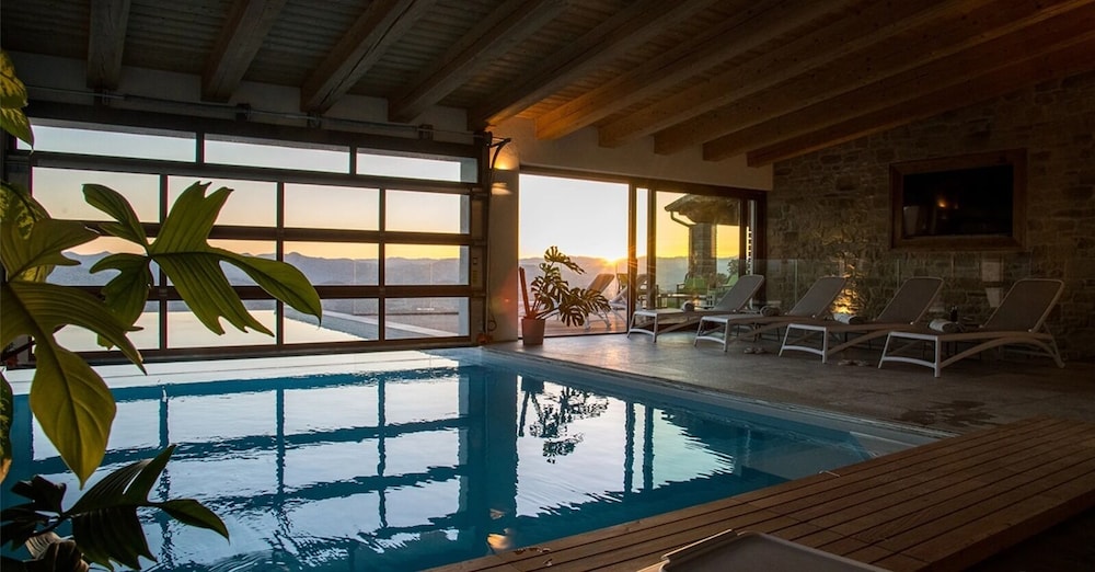 Indoor/outdoor pool