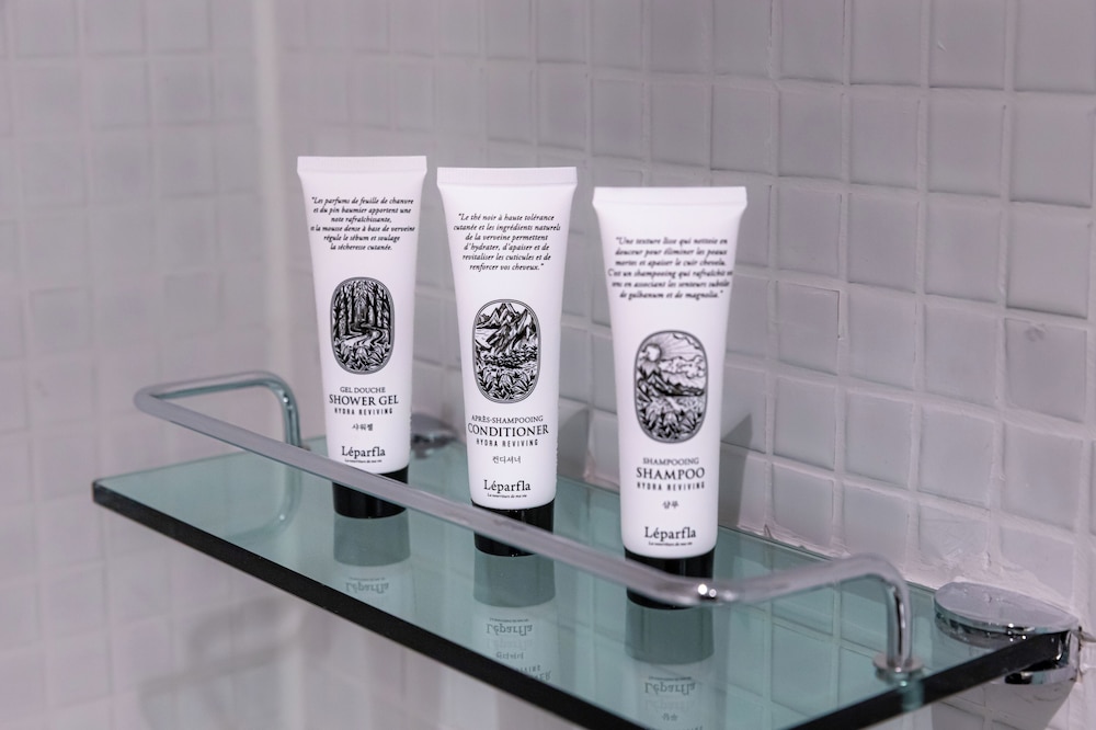 Bathroom amenities