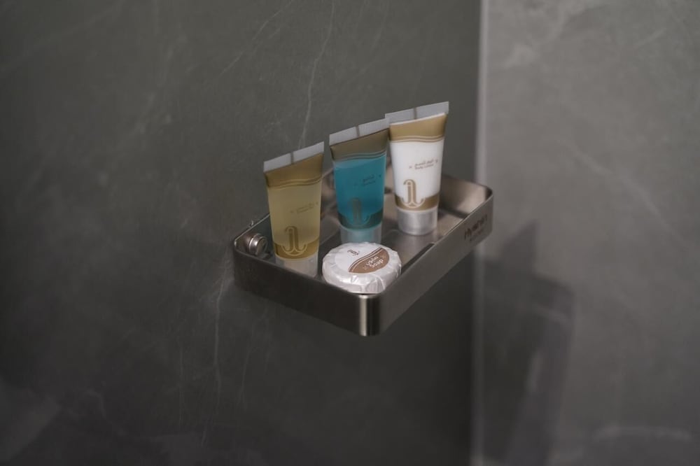 Bathroom amenities