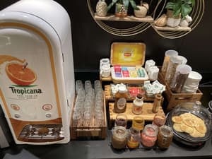 thumbnail: Breakfast area