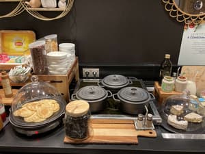 thumbnail: Breakfast area