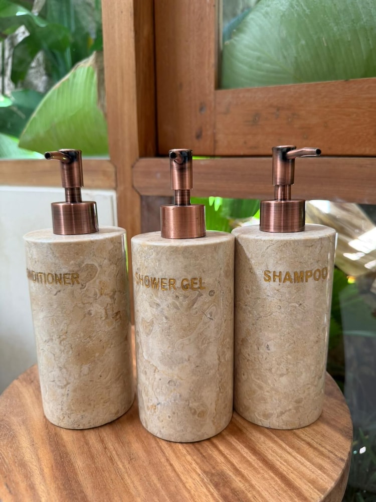Bathroom amenities