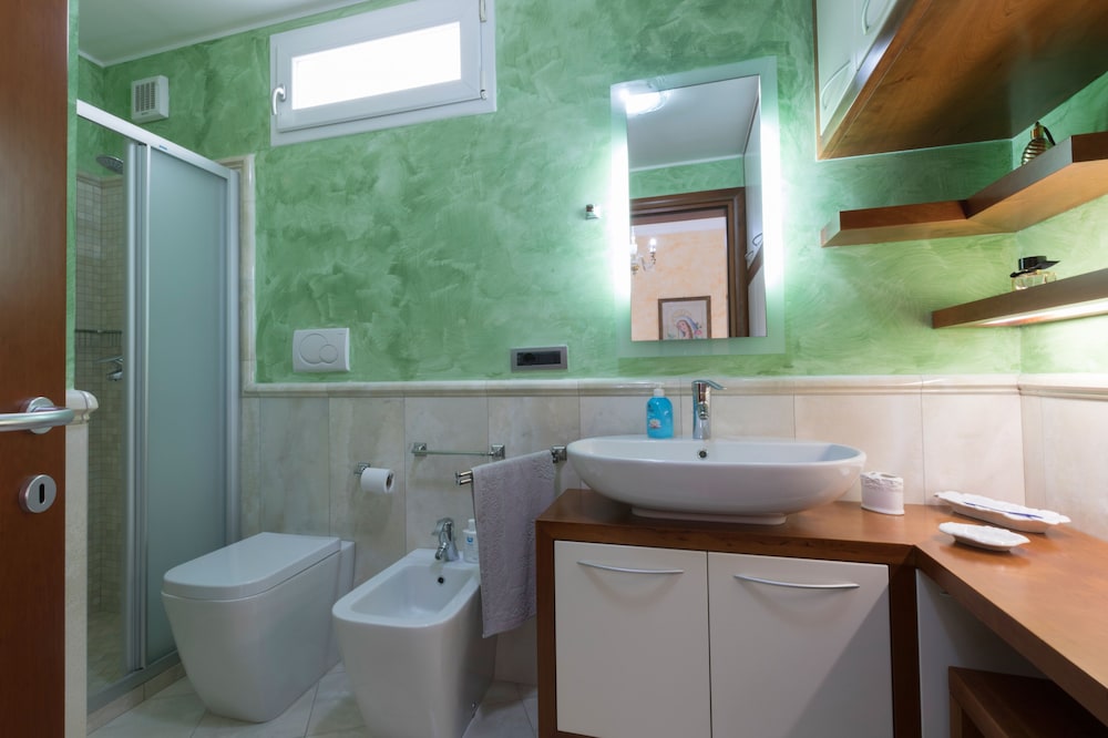 Bathroom amenities