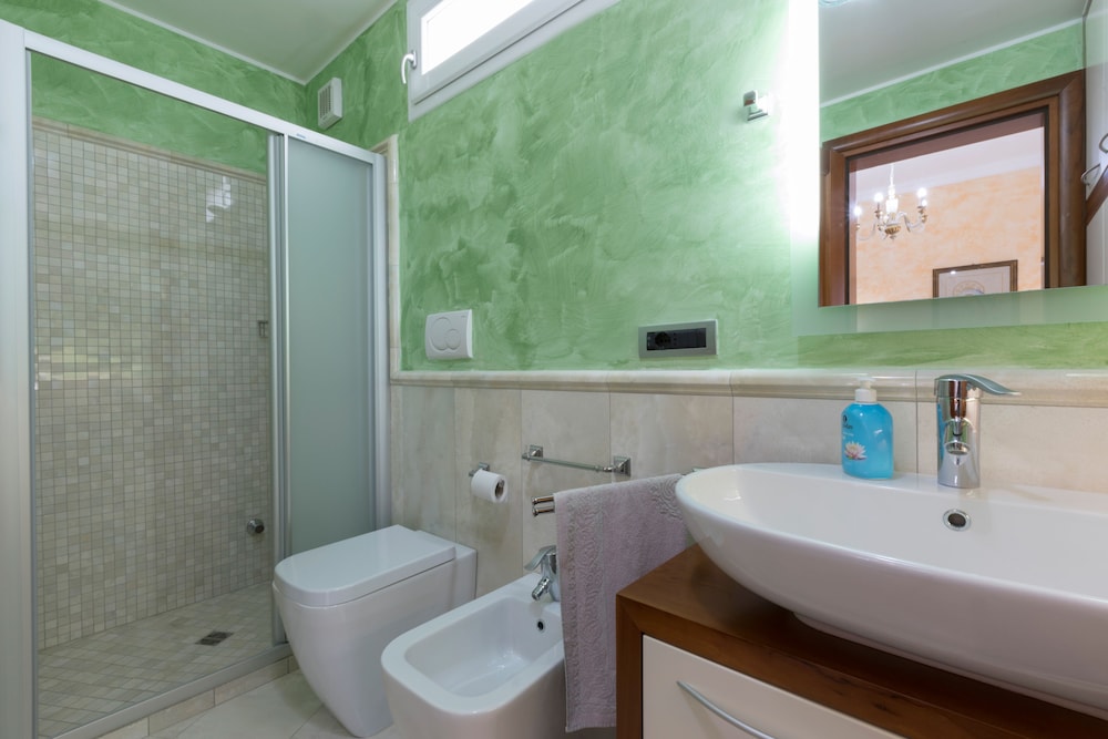 Bathroom amenities
