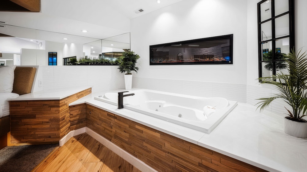 Jetted tub
