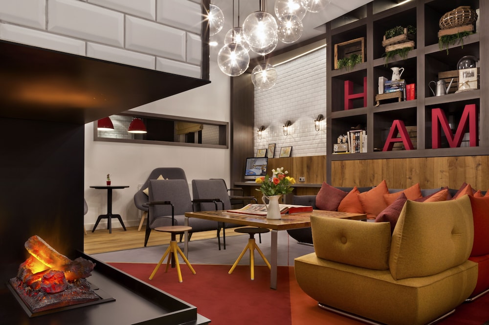 Lobby lounge