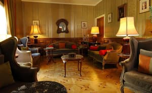 thumbnail: Bar (on property)