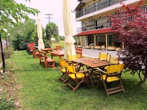 thumbnail: Outdoor dining