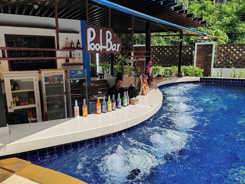 Poolside bar
