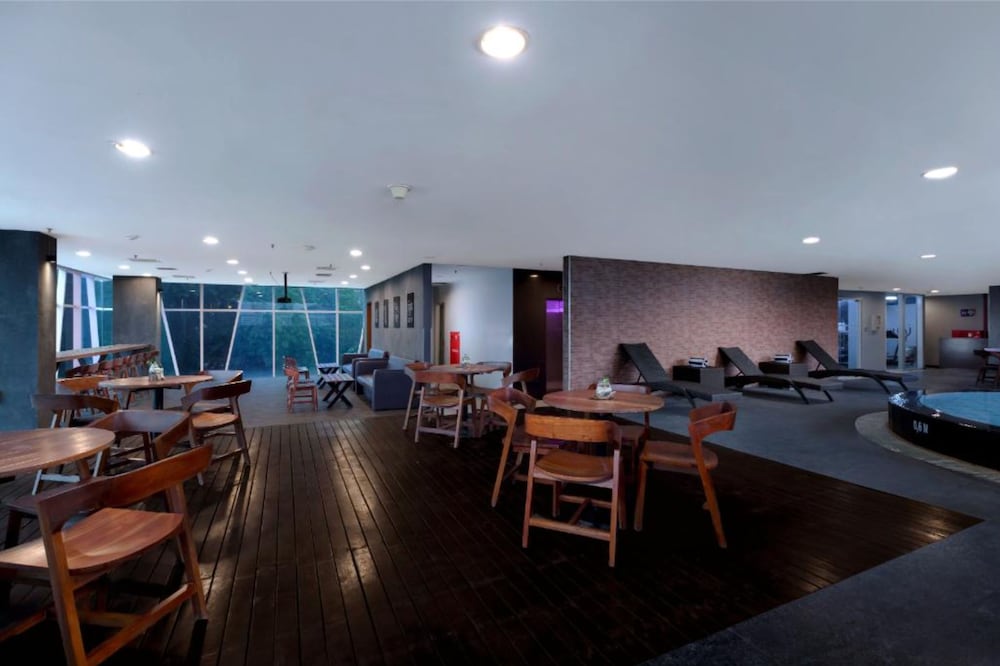 Poolside bar